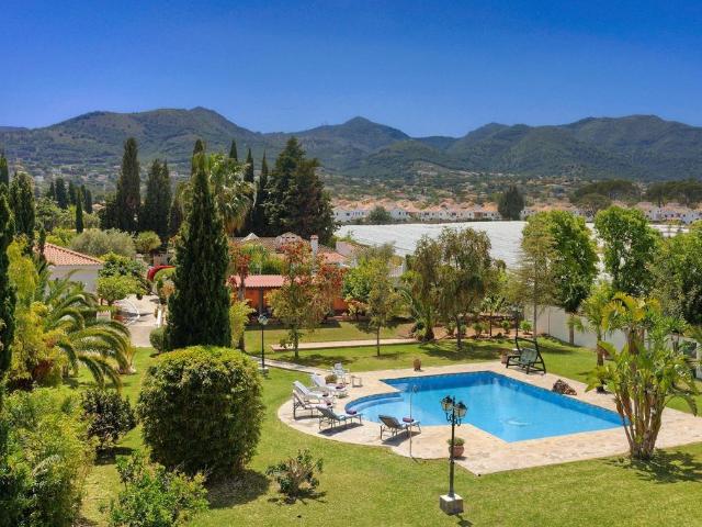 Villa / Chalet de 723 m2 en venta en Alhaurín de la Torre, España