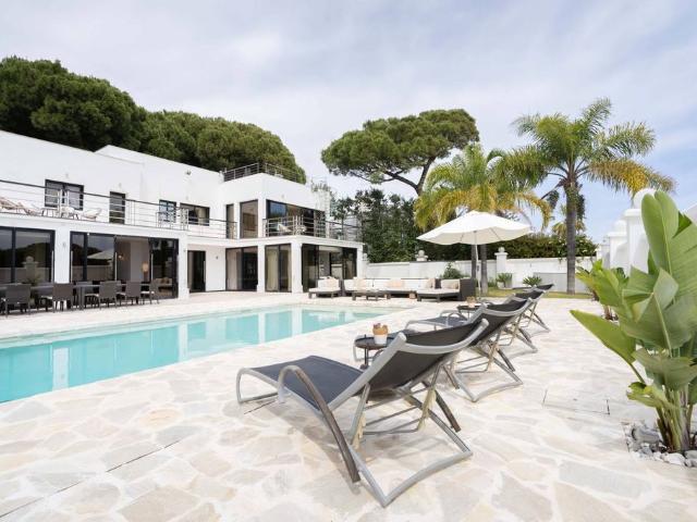 Villa / Chalet de 815 m2 en alquiler en Urbanización Marbella Este, Andalucía