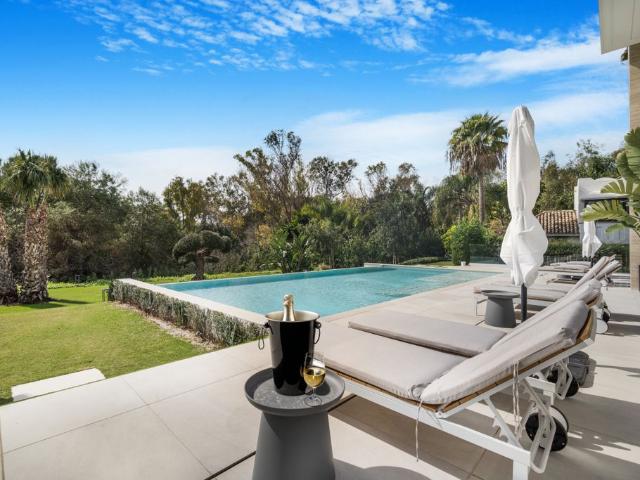 Villa / Chalet de 823 m2 en venta en Marbella, España