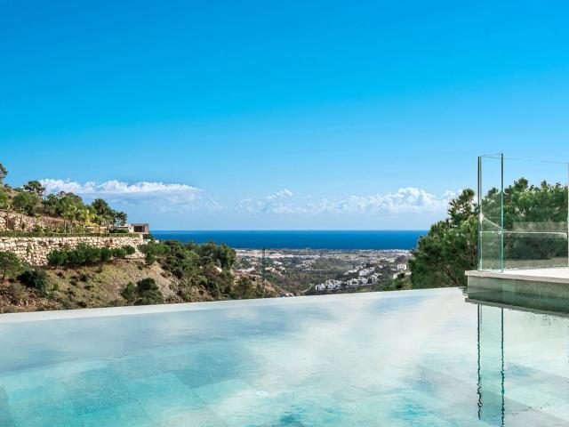 Villa / Chalet de 869 m2 en venta en Marbella, España