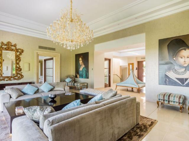 Villa / Chalet de 879 m2 en venta en Nueva Andalucia, Andalucía