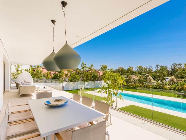 Villa / Chalet de 885 m2 en venta en Guadalmina baja, Marbella, Andalucía