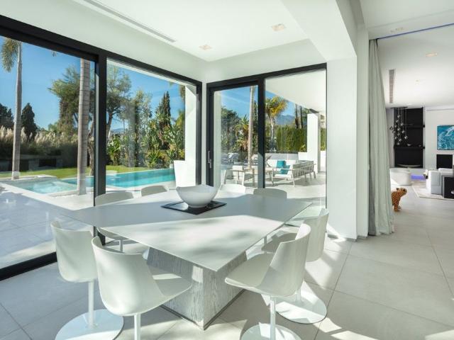 Villa / Chalet de 888 m2 en venta en Marbella, España