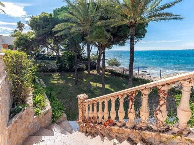 Villa / Chalet de 908 m2 en venta en Alicante, España