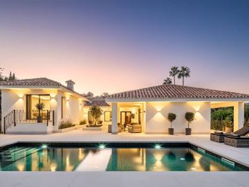 Villa / Chalet de lujo 648 m2 en venta, Nueva Andalucia, Andalucía