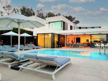 Villa / Chalet de 327 m2 en venta en Marbella, España