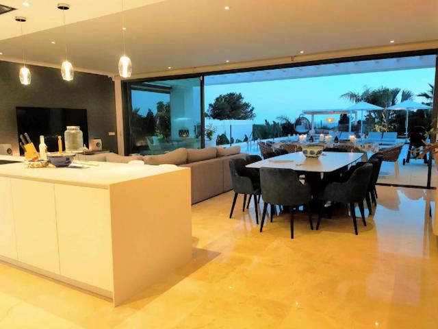Villa / Chalet de 327 m2 en venta en Marbella, España