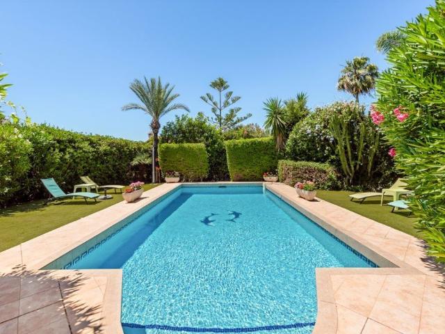 Villa / Chalet de lujo 381 m2 en venta, Marbella, España