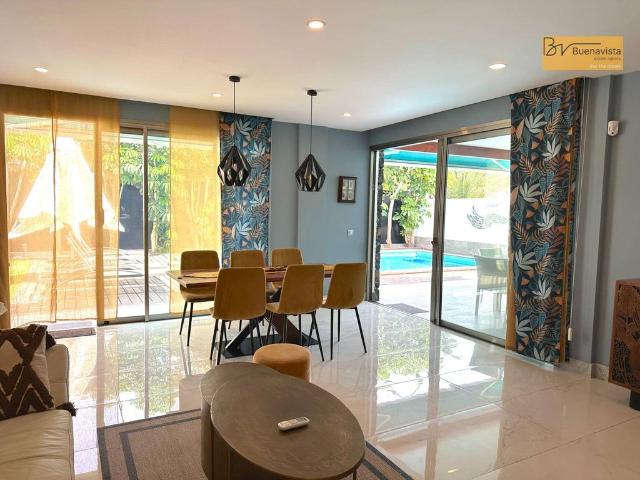 Villa / Chalet de lujo de 472 m2 en venta en Arona, España