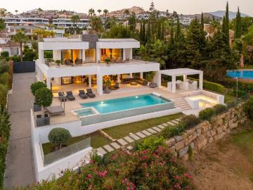 Villa / Chalet de lujo de 473 m2 en venta en Nueva Andalucia, España