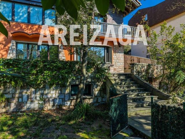 Villa / Chalet de 415 m2 en venta en San Sebastián, España