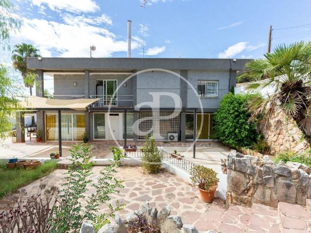 Villa / Chalet de lujo de 528 m2 en venta en Tuéjar, Comunidad Valenciana
