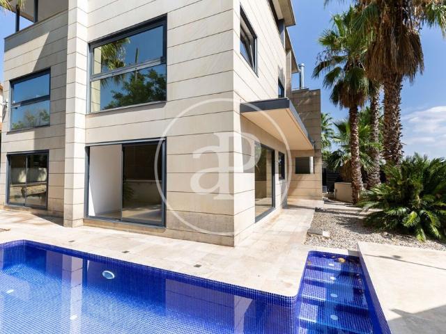 Villa / Chalet de lujo de 577 m2 en venta en Sant Cugat, Cataluña