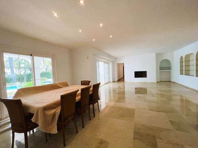 Villa / Chalet de lujo de 611 m2 en venta en Estepona, España