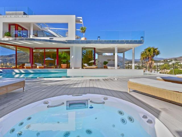 Villa / Chalet de lujo de 670 m2 en venta en Nueva Andalucia, Andalucía