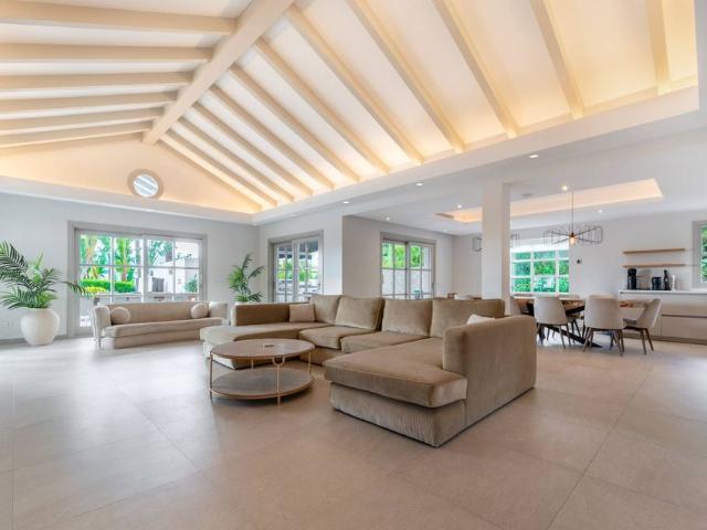 Villa / Chalet de lujo de 733 m2 en venta en Marbella, España