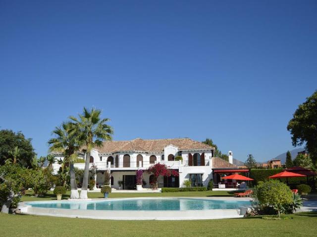 Villa / Chalet de lujo de 900 m2 en venta en Marbella, España