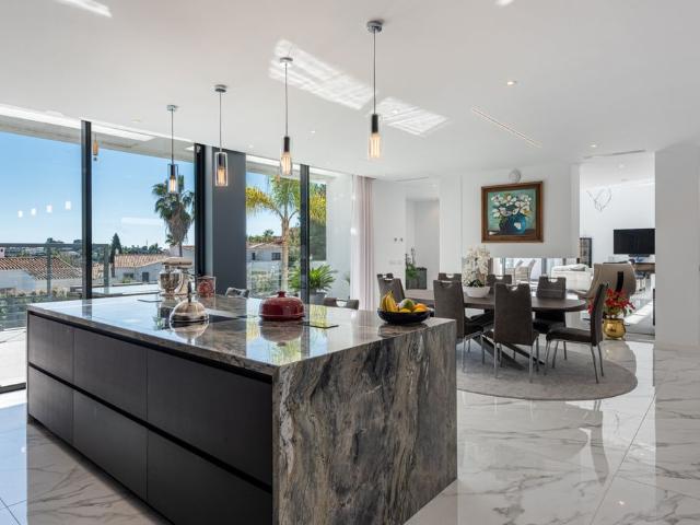 Villa / Chalet de lujo de 983 m2 en venta en Marbella, Andalucía