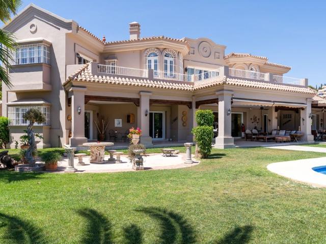 Villa / Chalet de lujo de 1133 m2 en venta en Nueva Andalucia, Andalucía