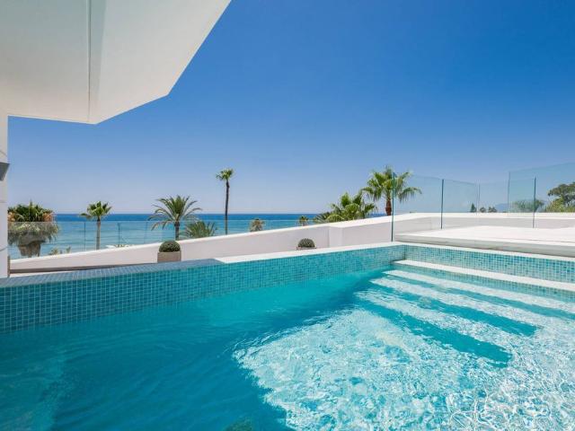 Villa / Chalet de lujo de 1229 m2 en venta en Los Monteros, Marbella, Andalucía