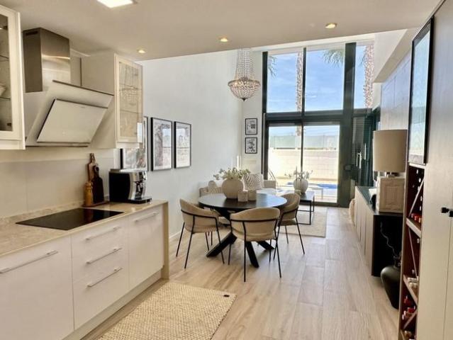Villa / Chalet de lujo de 128 m2 en venta en Playas de Orihuela, Comunidad Valenciana