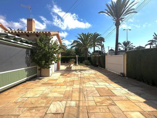 Villa / Chalet de lujo de 141 m2 en venta en Cabo Roig, España