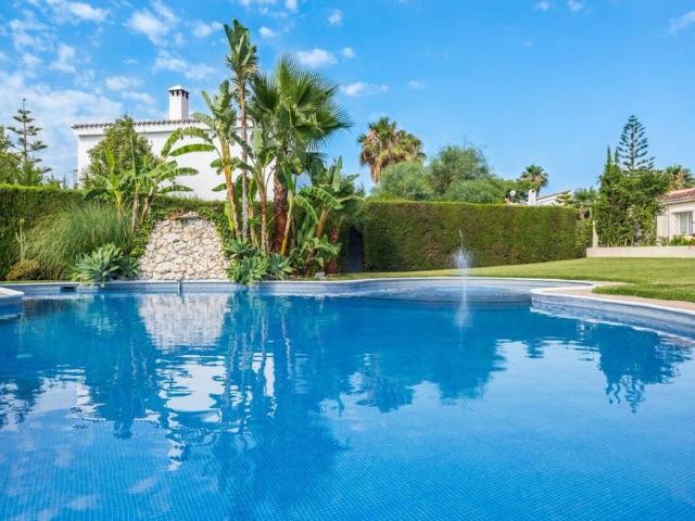 Villa / Chalet de lujo de 182 m2 en venta en Estepona, Andalucía