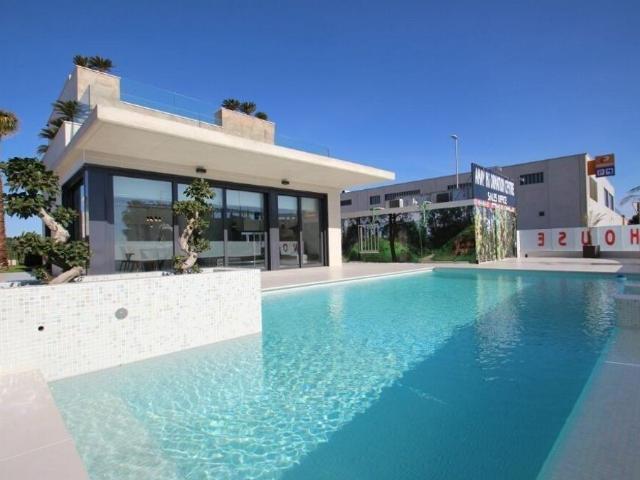 Villa / Chalet de lujo de 196 m2 en venta en Playas de Orihuela, Comunidad Valenciana