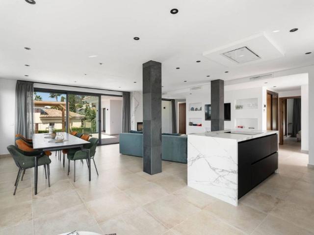 Villa / Chalet de lujo de 261 m2 en venta en Urbanización Marbella Este, Andalucía