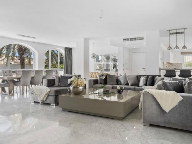 Villa / Chalet de lujo de 380 m2 en alquiler en Urbanización Marbella Este, España