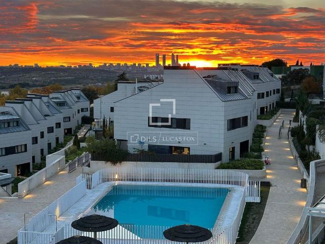 Exclusiva Villa / Chalet de 301 m2 en venta en Alcobendas, España