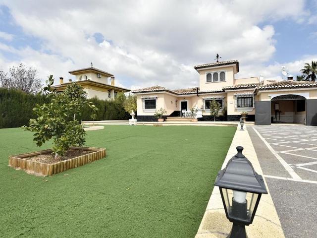 Villa / Chalet en venta Granada, Andalucía