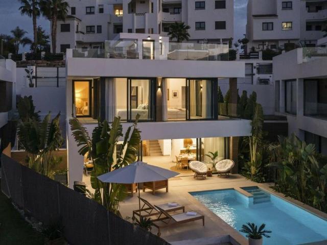 Villa Chalet en venta en New Golden Mile