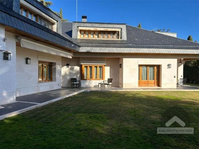 Villa / Chalet de 1056 m2 en venta en Madrid, España