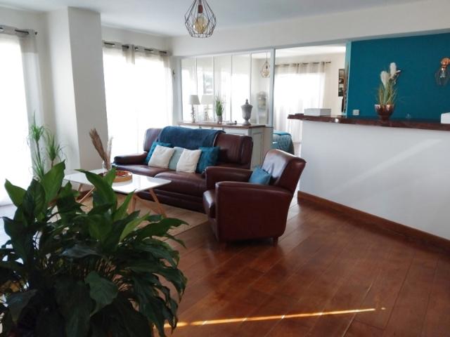 VILLA CINQ CHAMBRES ET PISCINE VUE MER