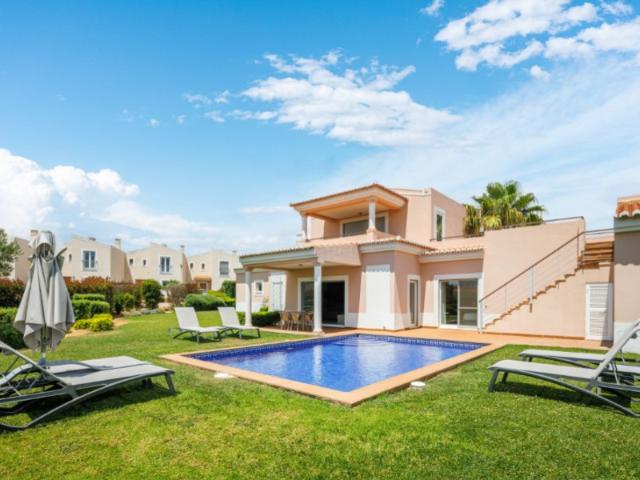 Villa com 3 quartos dentro de um resort