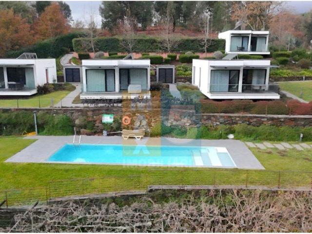 Villa com 4 moradias junto Praia Fluvial de Poço Corga Cas. 0m² Castanheira de Pêra e Coentral