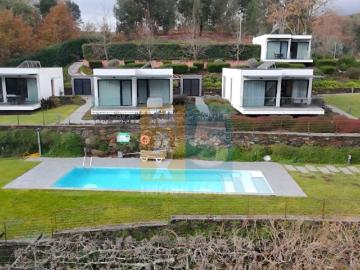 Villa com 4 moradias junto Praia Fluvial de Poço Corga Castanheira Pêra