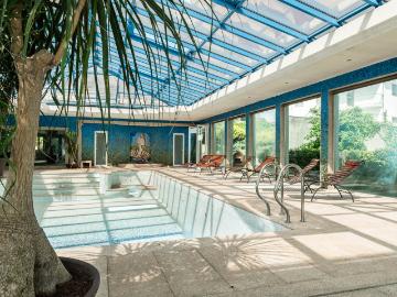 Villa com Piscina Interior e Jardim em Ribeirão, Vila Nova d. 646m² Ribeirão