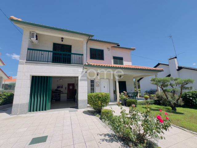 Villa com quarto e jardim perto de Chaves