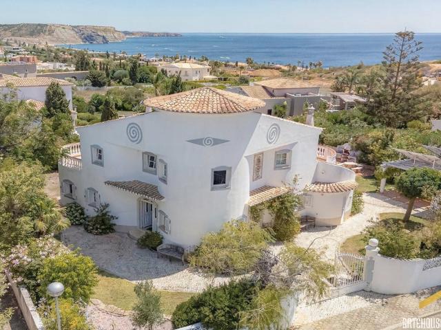 Villa com vista mar de 4 quartos à venda em Praia da Luz, Al. 200m² Luz