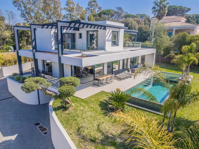 Villa Contemporaine Neuve En Vente A Saint Raphael Domaine. m² Saint Raphaël