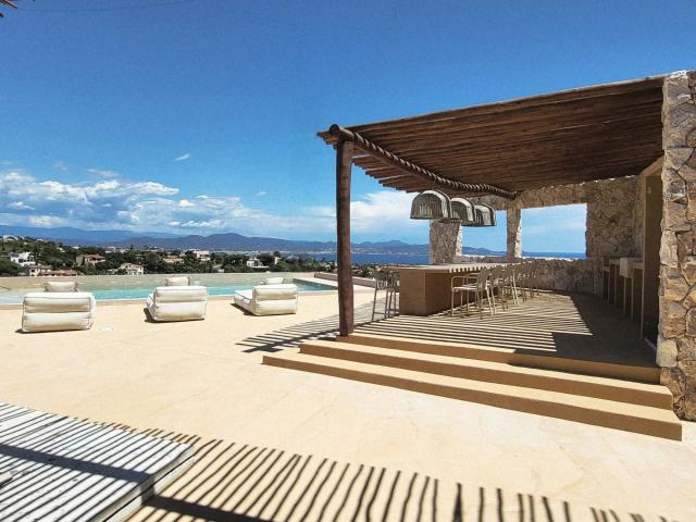 VILLA CONTEMPORAINE NEUVE Vue mer panoramique – Les Issamb. 450m² Les Issambres