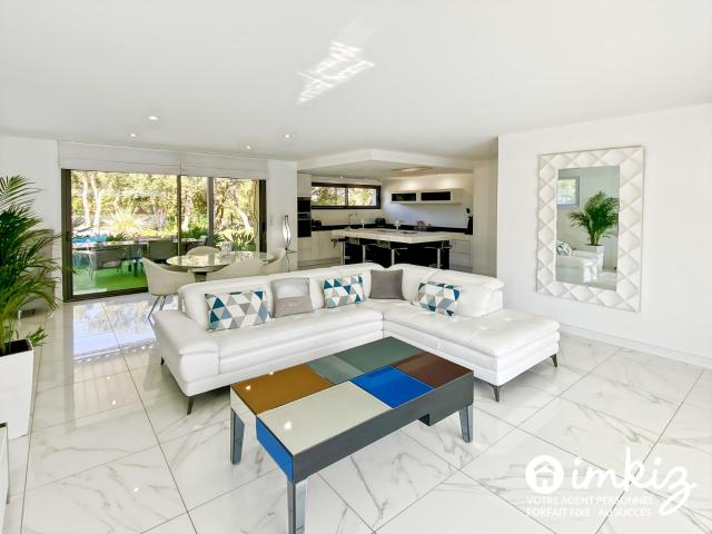 VILLA CONTEMPORAINE AUX BELLES PRESTATIONS