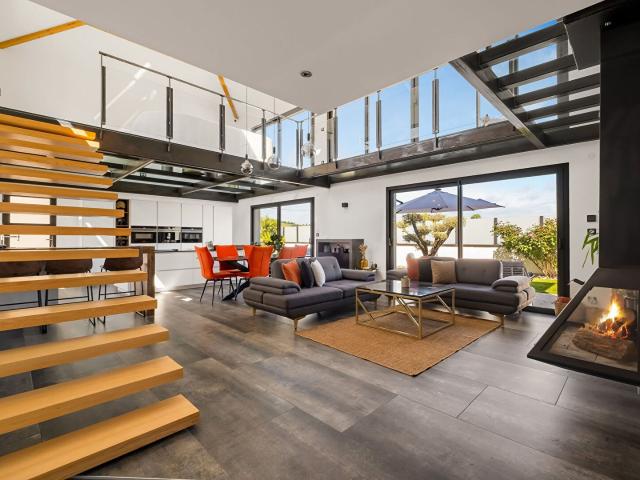 Villa contemporaine avec dépendances