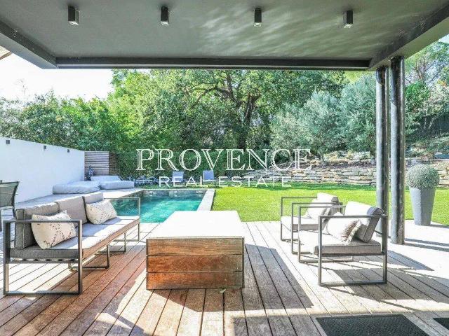 VILLA CONTEMPORAINE AVEC PISCINE