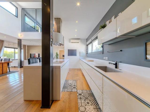 Villa contemporaine avec piscine