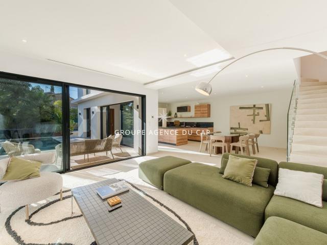 Villa contemporaine avec piscine à Boulouris, Saint Raphaël 160m² Saint Raphaël