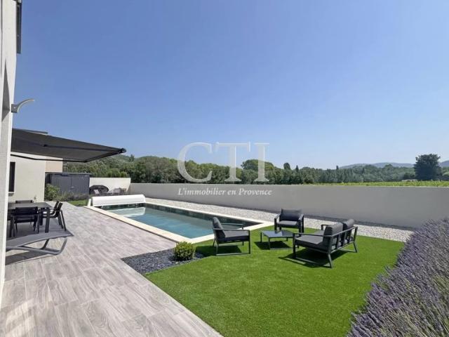 Villa contemporaine de plain pied avec piscine à Vaison la Romaine