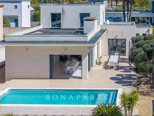 Villa contemporaine avec piscine à 700 m de la mer – 5 chamb. 190m² Agde Cap d'Agde
